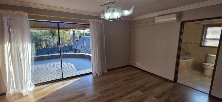 5 Bedroom Property for Sale in Roylglen Gardens Northern Cape
